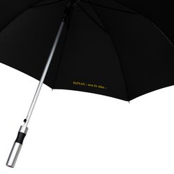 Siebdruck auf der Innenseite Schwarzer Alu-Schirm mit innen bedrucktem Logo auf dem Schirmdach.