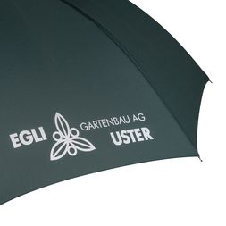 Silbriger Siebdruck Nahaufnahme eines silbrigen Siebdrucks auf dem Stoff eines Regenschirms